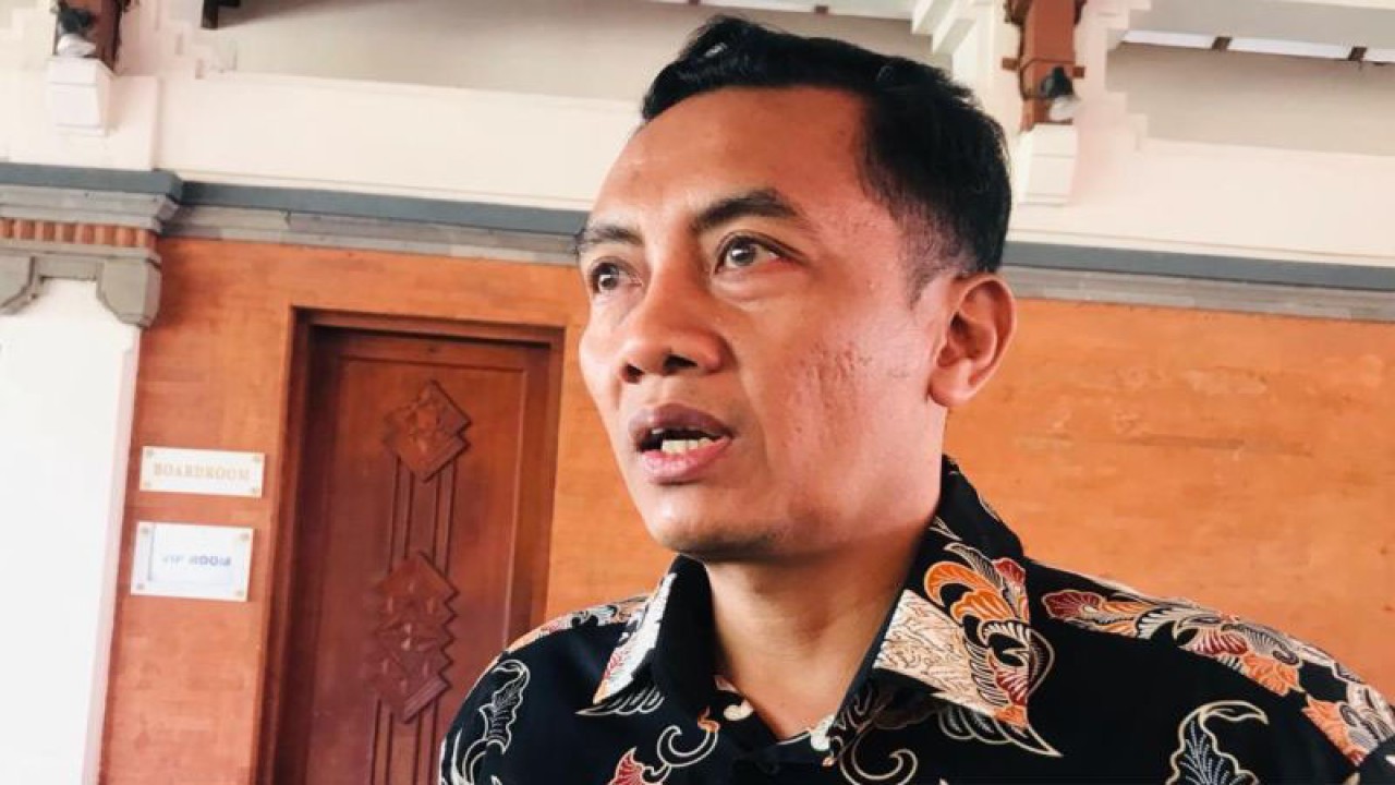 Kepala Sub Direktorat V Tindak Pidana Siber Ditreskrimsus Polda Bali AKBP Nanang Prihasmoko memberikan keterangan terkait perkembangan kasus dokter gigi residivis yang membuka praktik aborsi ilegal saat ditemui di Kuta, Badung, Bali, Jumat (19/5/2023). ANTARA/Rolandus Nampu