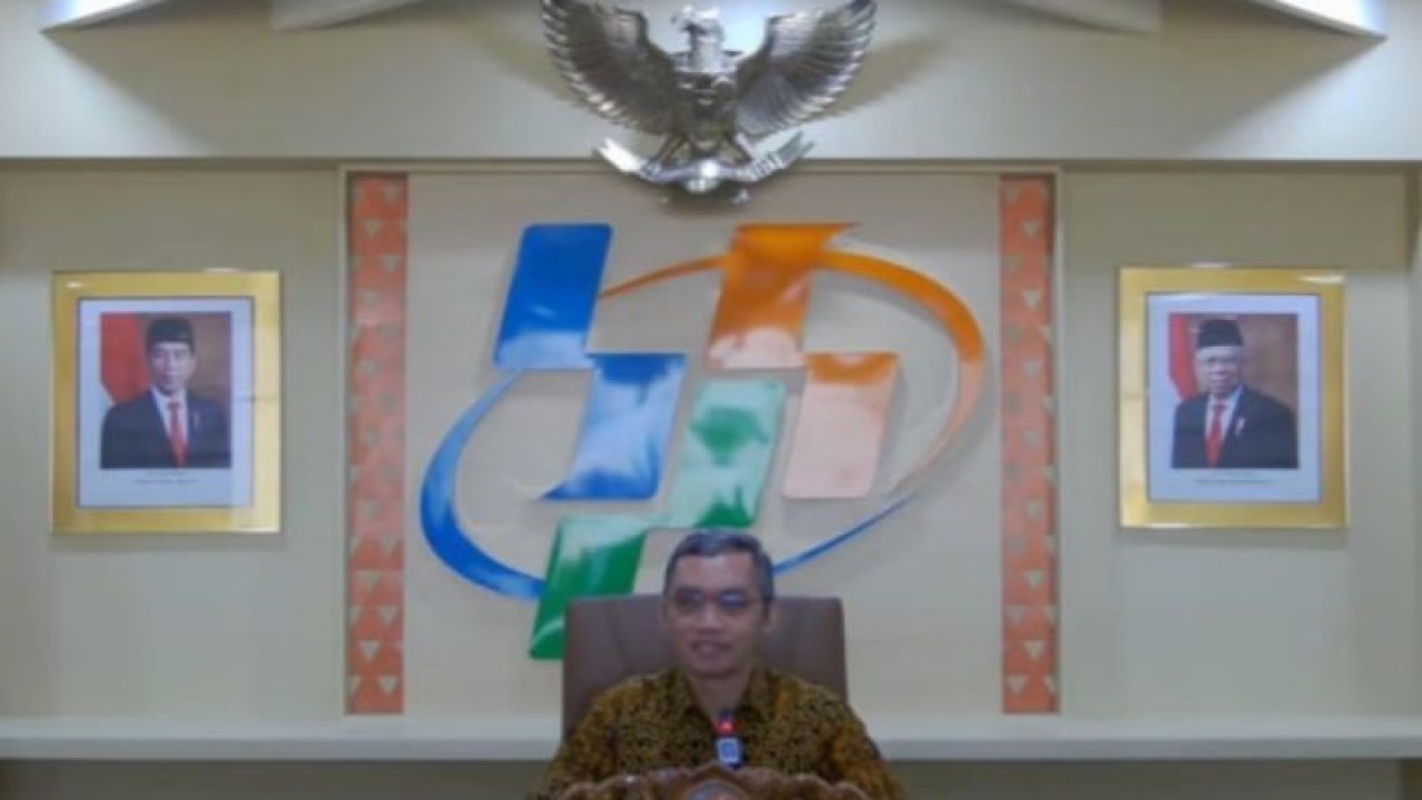 Deputi Bidang Metodologi dan Informasi Statistik Badan Pusat Statistik (BPS) Imam Machdi saat membacakan Rilis Berita Statistik di Jakarta, Senin (15/5/2023). (ANTARA/Maria Cicilia Galuh)