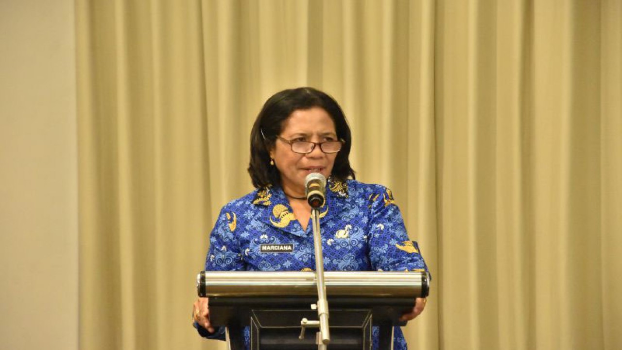 Kepala Kantor Wilayah Kemenkumham Nusa Tenggara Timur Marciana D Jone memberikan sambutan pada rapat koordinasi bertema “Peningkatan Sinergitas Pelayanan Hukum Dan Hak Asasi Manusia Bersama Pemerintah Daerah Dalam Rangka Mewujudkan Produk Hukum Yang Berkualitas Dan Kesadaran Hukum Masyarakat, di Kupang Senin (22/5/2023). ANTARA/Kornelis Kaha