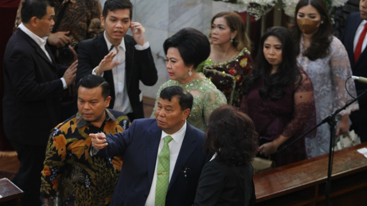 Tim Ahli Wapres RI yang juga Presiden Komisaris NT Corp Nurdin Tampubolon beserta keluarga, saat menghadiri pemberkatan pernikahan Jessica Mila-Yakup Hasibuan. (Toga Ibnu Pratama)
