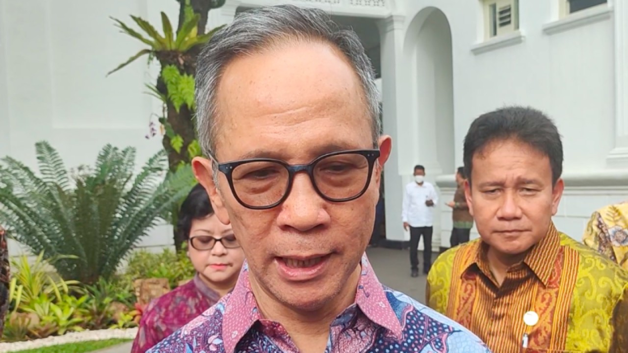 Ketua Dewan Komisioner Otoritas Jasa Keuangan (OJK) Mahendra Siregar di Kompleks Istana Kepresidenan, Jakarta, Selasa (30/5/2023). ANTARA/Indra Arief Pribadi.