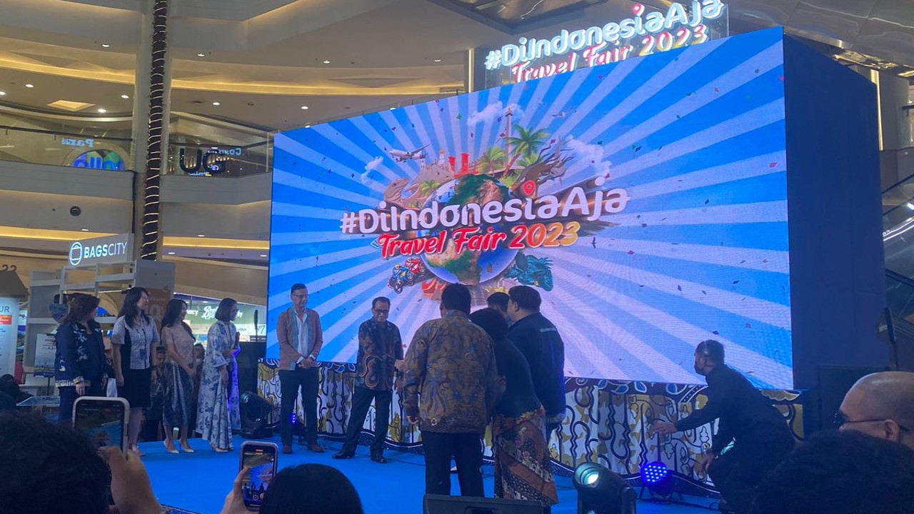 Kementerian Koordinator Bidang Maritim dan Investasi RI (Kemenkomarves RI) menggelar pameran perjalanan wisata domestik bertajuk #DiIndonesiaAja Travel Fair mulai dari 19-21 Mei 2023 di Grand Atrium Mal Kota Kasablanka, Tebet, Jakarta Selatan.