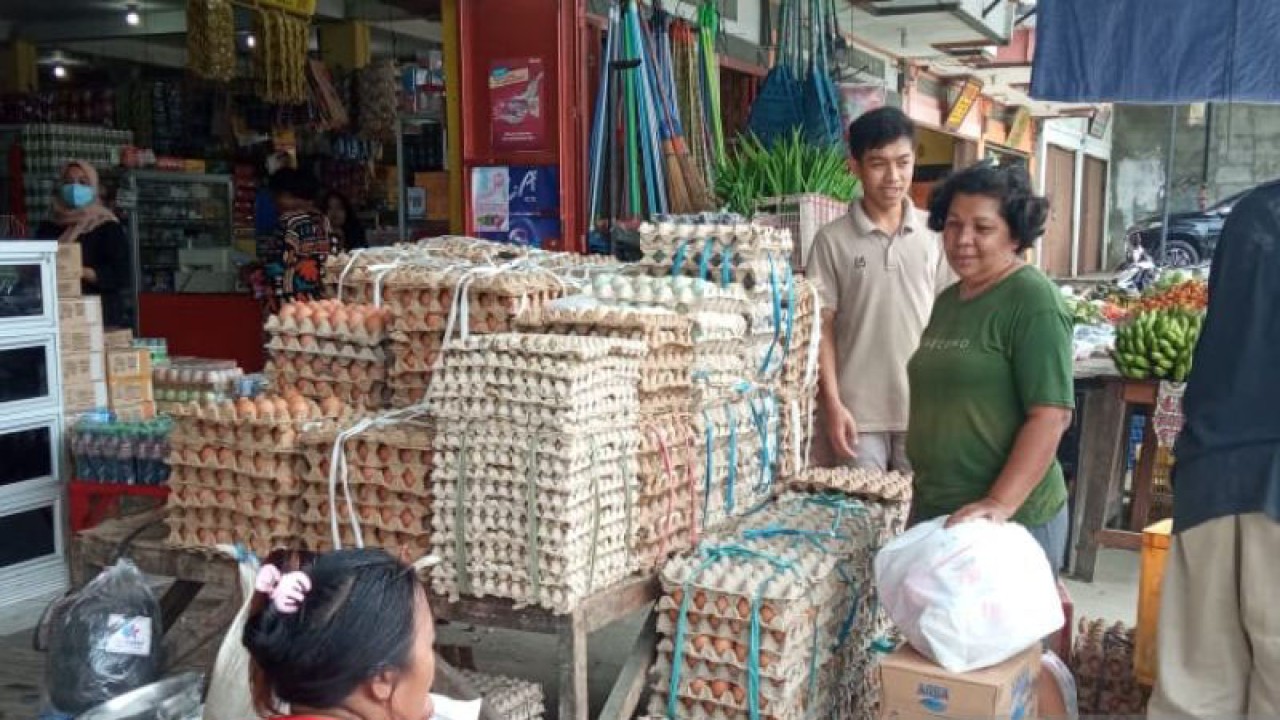 Aktivitas pedagang dan pembeli di pasar Phara Sentani (ANTARA/Agustina Estevani Janggo)