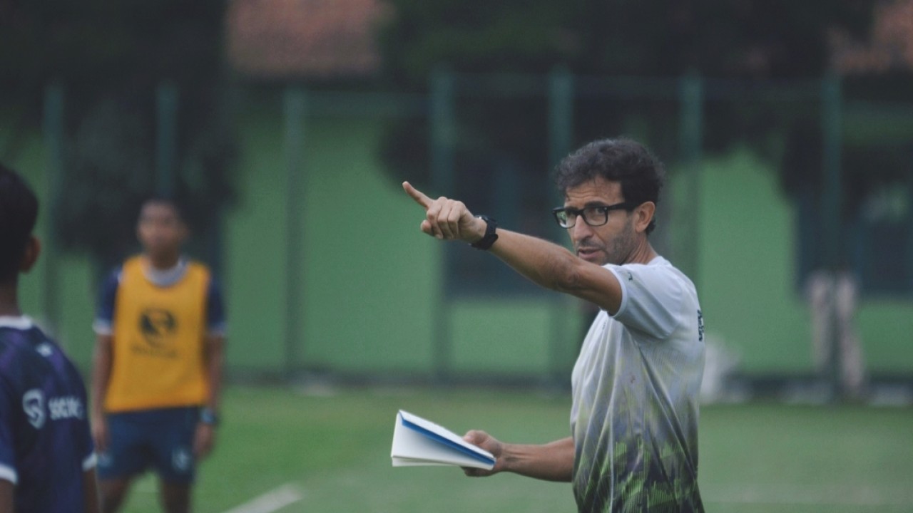 Pelatih Persib Luis Milla