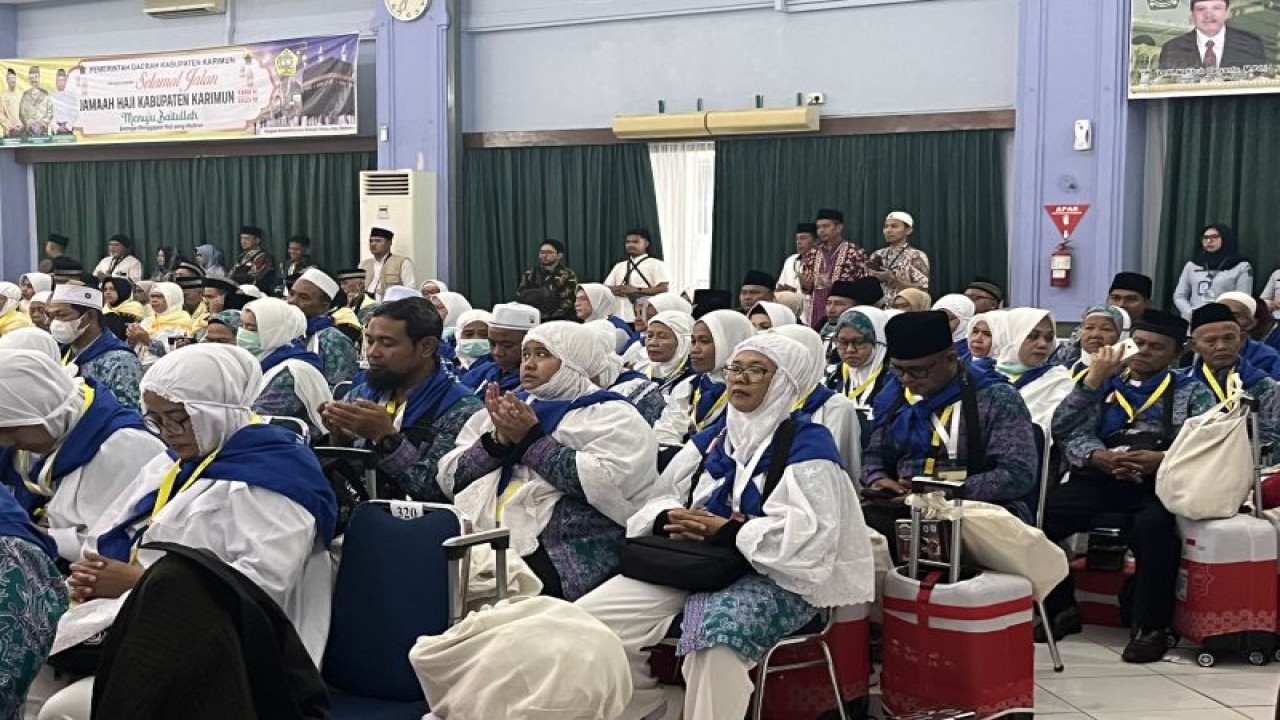 Pelepasan JCH Embarkasi Hang Nadim Batam di Asrama Haji Batam(ANTARA/Jessica)