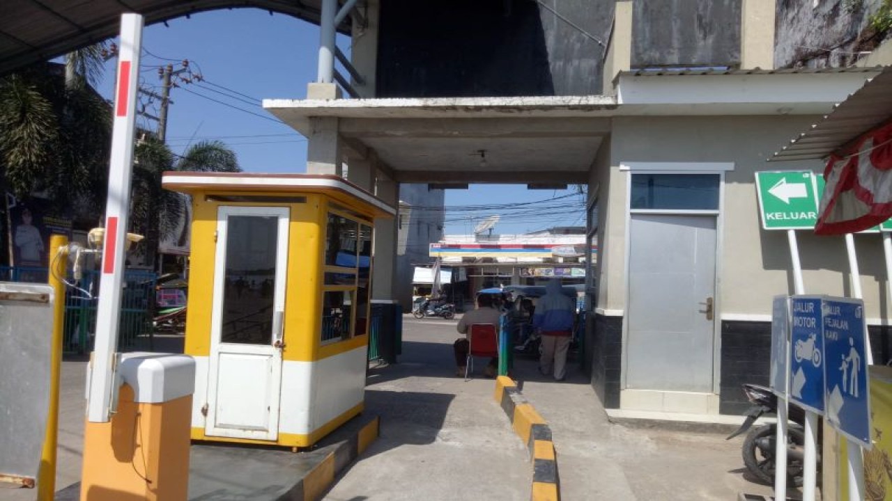 Suasana loket masuk di area Pelabuhan Rakyat Paotere yang menjadi salah satu pelabuhan kelolaan PT Pelindo Regional 4 Makassar mulai menerapkan E-Pass. Antara/HO- Pelindo Reg 4 Mks
