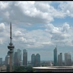 Pemandangan gedung-gedung tinggi di Jakarta saat cuaca cerah berawan. (ANTARA/Ismar Patrizki)-1683615536