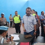Pemeriksaan senjata api anggota Polres Situbondo, Jatim. Selasa (2/5/2023) ANTARA/HO-Humas Polres Situbondo-1683093789