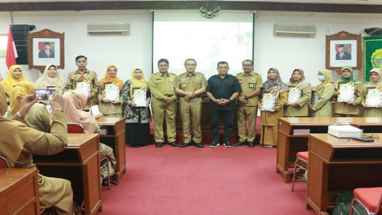 Penyerahan piagam penghargaan Sekolah Ramah Anak kepada sekolah-sekolah di Kabupaten Bantul, Daerah Istimewa Yogyakarta. ANTARA/HO-Humas Pemkab Bantul.