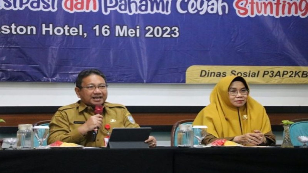 Sekretaris Daerah Kabupaten Banjar Mokhamad Hilman saat membuka evaluasi program Bapak/Bunda Asuh Anak Stunting untuk percepatan penurunan stunting di kabupaten setempat, Selasa (16/5/2023). (FOTO ANTARA/HO-Kominfo Kabupaten Banjar)