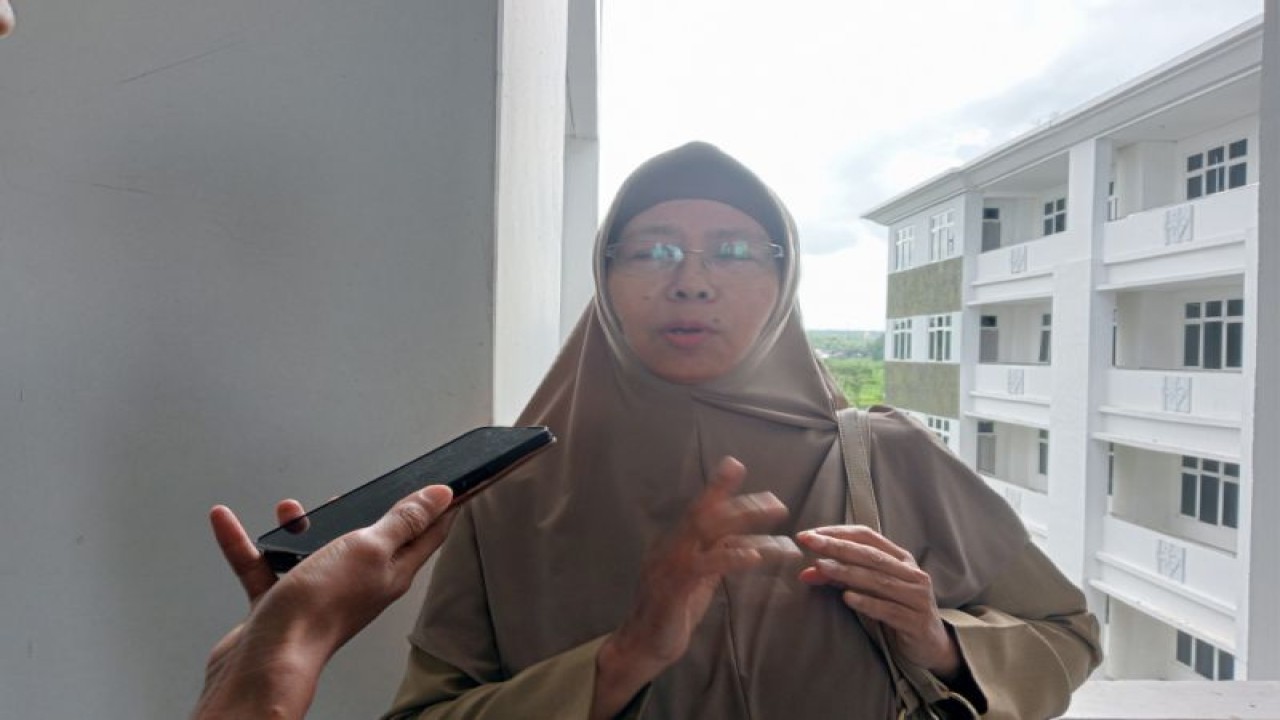 PLT Kepala Dinas Tenaga Kerja dan Transmigrasi Kabupaten Lombok Tengah, Nusa Tenggara Barat, Tri Widiastuti (FOTO ANTARA/Akhyar)