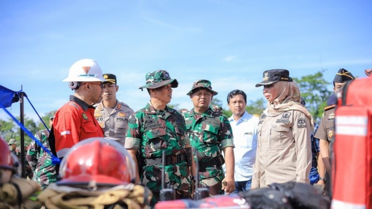 Pj Bupati Nagan Raya Fitriany Farhas menghadiri apel siap siaga bencana yang dipusatkan di Alun-Alun Suka Makmue, Senin (29/5/2023). (ANTARA/HO-Dok Pemkab Nagan Raya)