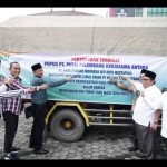 Pemkab OKU Timur menyalurkan bantuan pupuk untuk petani NU, Senin (22/5/2023). (FOTO ANTARA/Edo Purmana)-1684742263
