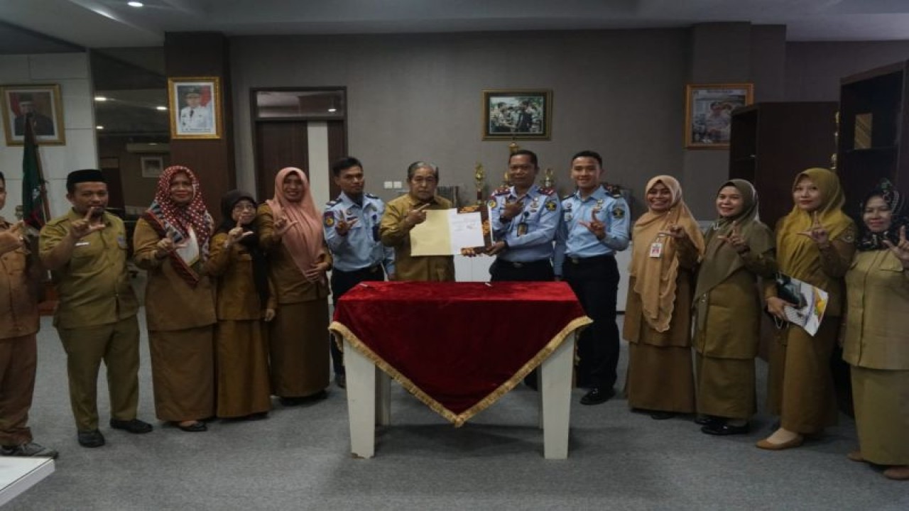 Pihak Pemkab Sidrap bersama pihak Rutan Negara Kelas II B Sidrap secara reami bekerja sama terkait pendidikan non formal dan peningkatan minat baca Warga Binaan Pemasyarakatan (WBP) di Sidrap. ANTARA Foto/HO-Humas Pemkab Sidrap