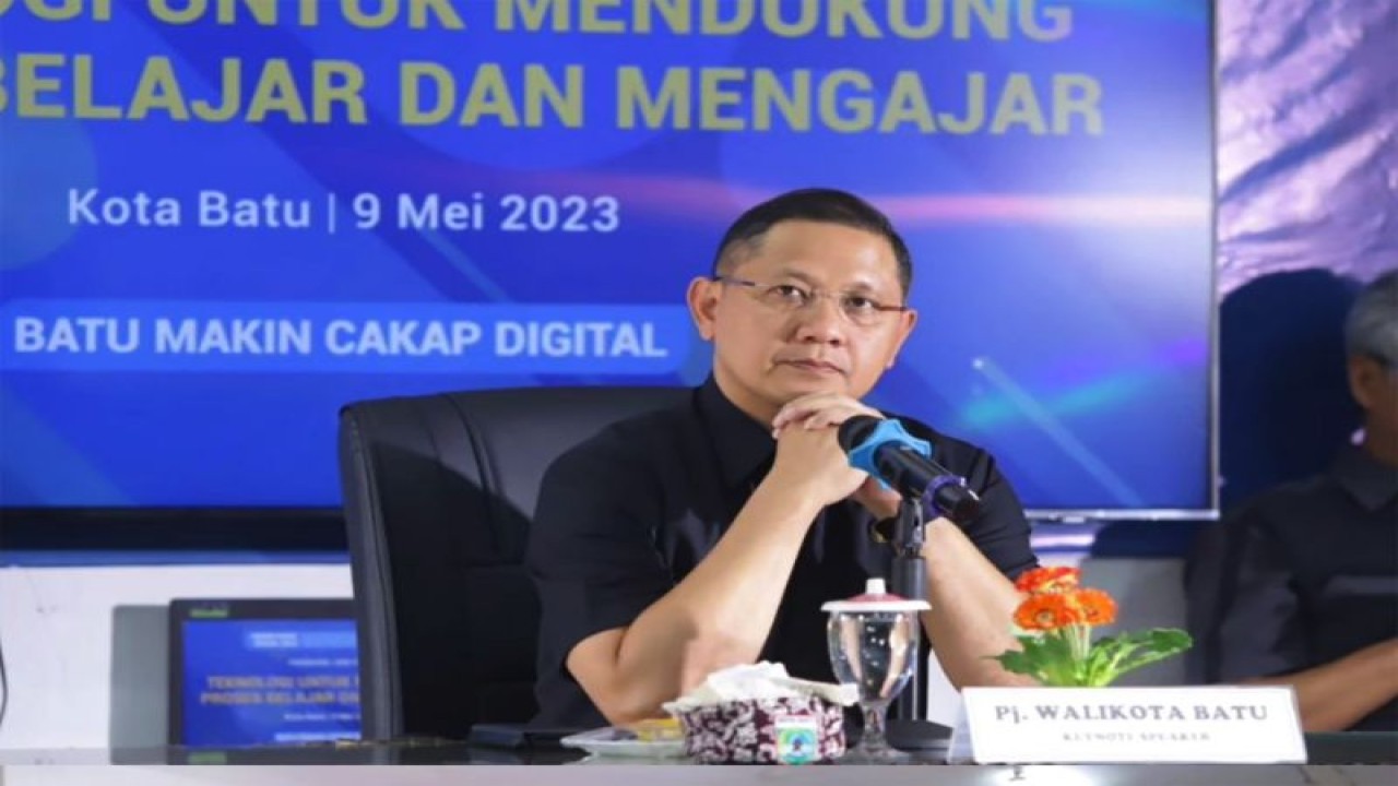 Penjabat (Pj) Wali Kota Batu, Aries Agung Paewai pada saat menghadiri kegiatan Makin Cakap Digital, yang digelar di Kota Batu, Jawa Timur, Selasa (9/5/2023). (ANTARA/HO-Humas Pemkot Batu)