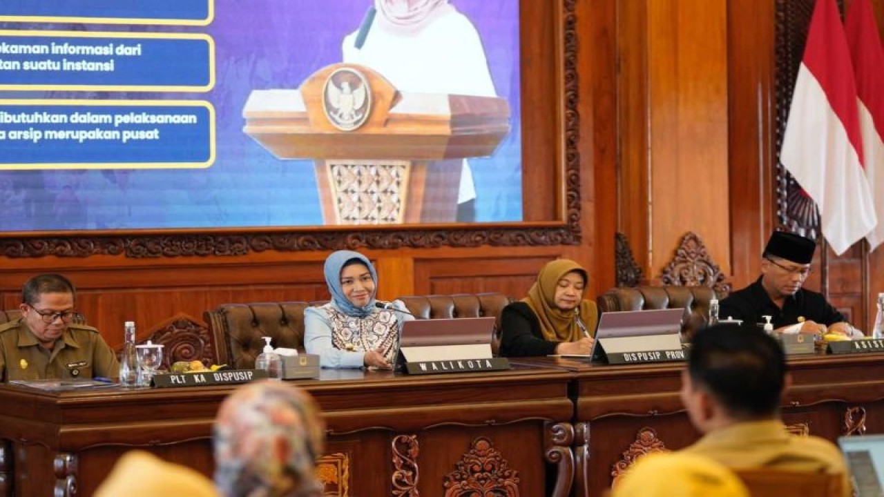 Sosialisasi Peraturan Walikota Mojokerto Nomor 101 tahun 2022 tentang Sistem Klasifikasi Keamanan dan Akses Arsip Dinamis di Ruang Sabha Mandala Madya, Senin (29/5/2023) (FOTO ANTARA/HO Pemkot Mojokerto)