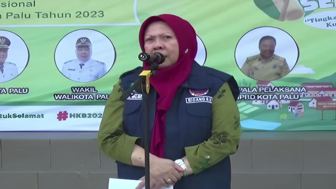 Wakil Wali Kota Palu, Reny A. Lamadjido menghadiri kegiatan simulasi evaluasi mandiri gempa bumi dalam rangka peringatan HKBN 2023 di Sekolah Gamaliel, Palu, Kamis (25/5/2023). (ANTARA/HO-Dokumentasi Diskominfo Palu)