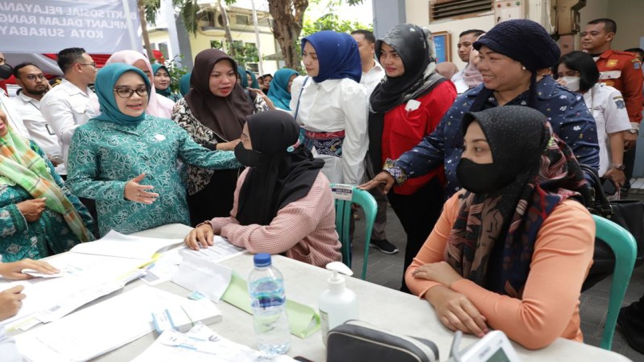 Pemkot Surabaya menggelar Bhakti Sosial Pelayanan KB Kota Surabaya, di Puskesmas Balongsari, Kecamatan Tandes, Surabaya, Rabu (24/5/2023). (ANTARA/HO-Diskominfo Surabaya)