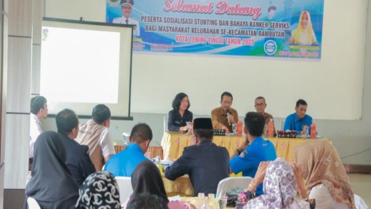 Pemkot Tebing Tinggi, Sumatera Utara, melakukan sosialisasi kepada masyarakat terkait bahaya kanker serviks dan upaya mencegah stunting sebagai upaya untuk menjadikan kota itu sebagai daerah bebas stunting dan kanker serviks. (ANTARA/HO)