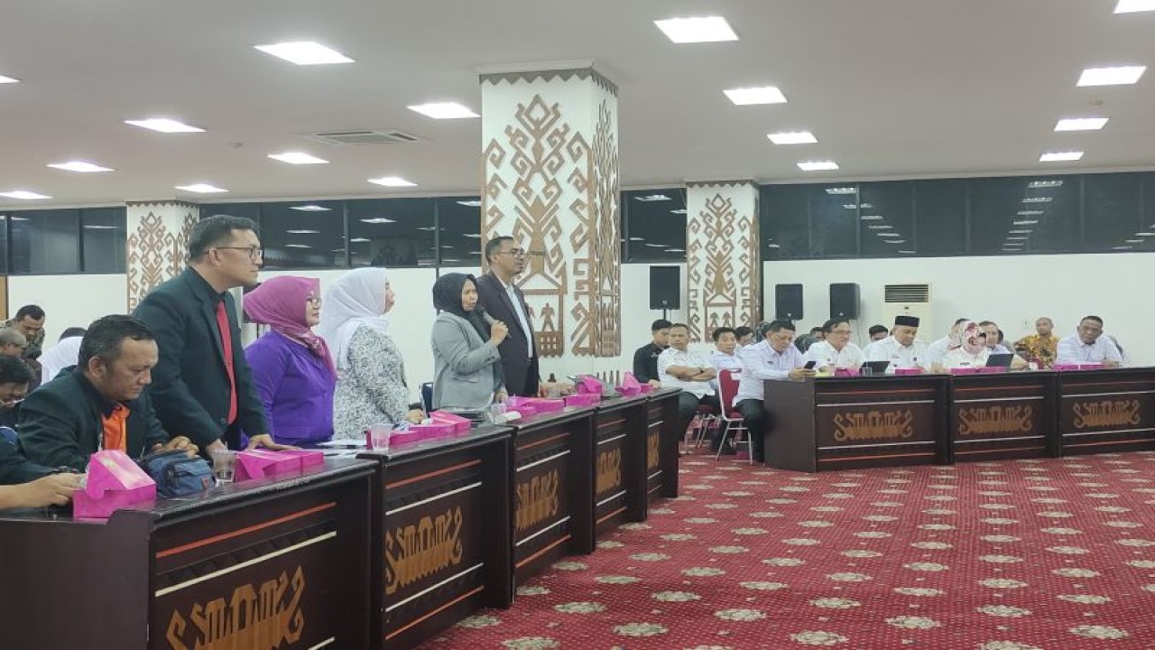 Audiensi dilakukan oleh lima organisasi profesi kesehatan di Lampung bersama Pemerintah Provinsi Lampung. Bandarlampung, Kamis (11/5/2023). (ANTARA/Ruth Intan Sozometa Kanafi)