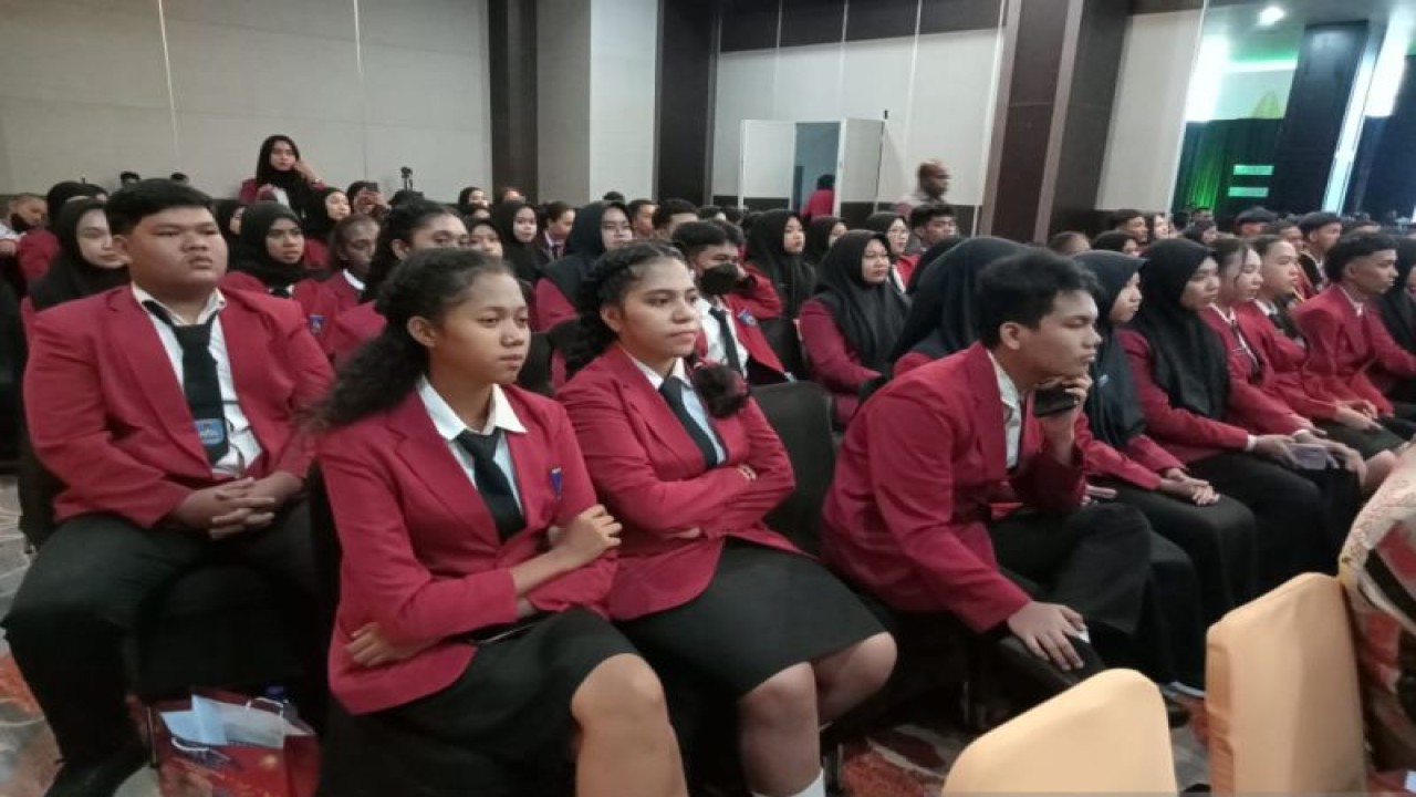 Penamatan siswa SMK Negeri 1 Pariwisata Kota Jayapura, Papua. (ANTARA/Agustina Estevani Janggo)