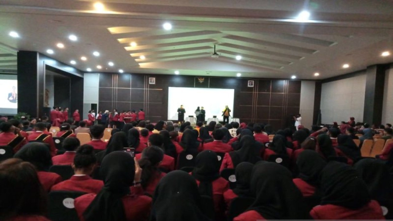 Penamatan siswa SMK Negeri 1 Pariwisata Kota Jayapura, Papua. (ANTARA/Agustina Estevani Janggo)