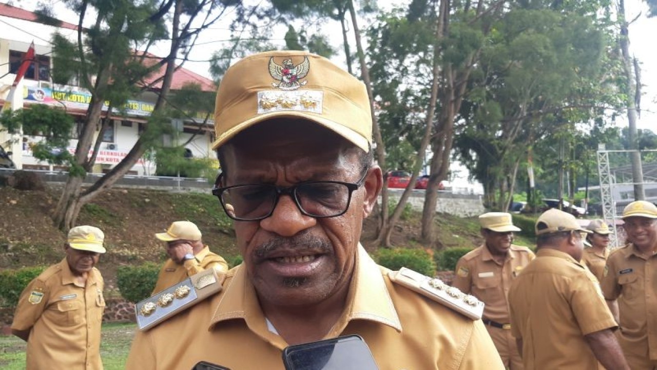 Penjabat Wali Kota Jayapura, Provinsi Papua, Frans Pekey (FOTO ANTARA/Ardiles Leloltery)