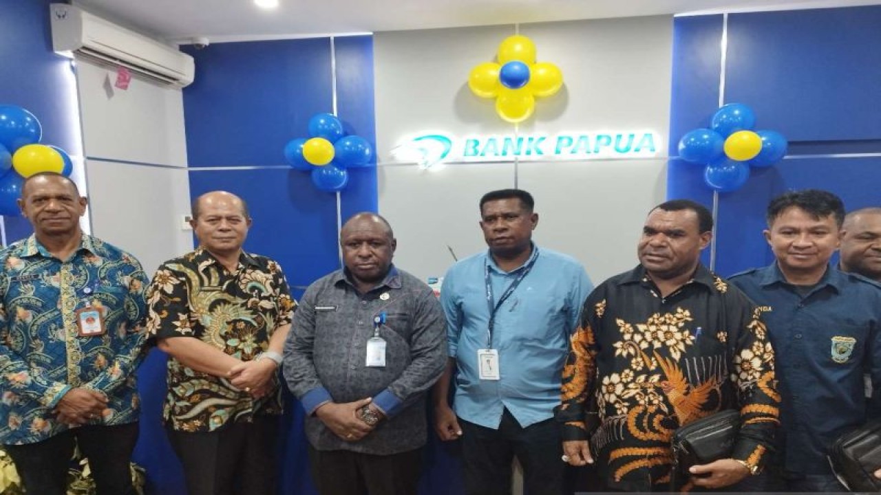 Peresmian Kantor Kas Bank Papua di Rumah Sakit Umum Provinsi Papua Barat. ANTARA/Tri Adi Santoso