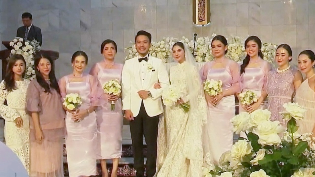 Geng Blackpunk minus Yuki Kato hadir di pemberkatan pernikahan Jessica Mila dan Yakup Hasibuan