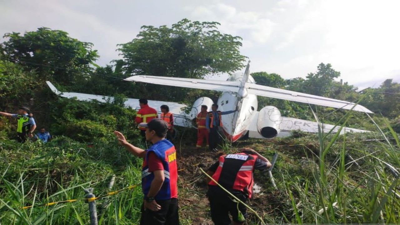 Pesawat jenis Hawker PK-LRU 900 XP tergelincir saat melakukan pendaratan di Bandara Morowali, Sulawesi Tengah sekitar pukul 15:00 WITA pada Kamis (11/5/2023). ANTARA/HO-Warga