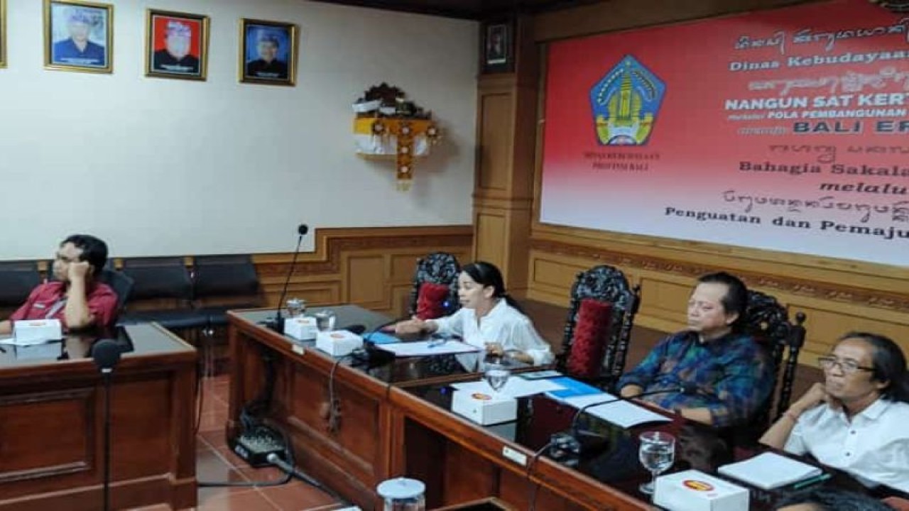Jajaran Dinas Kebudayaan Bali saat menjelaskan persiapan Pesta Kesenian Bali (PKB) ke-45 tahun 2023, Denpasar, Kamis (4/5/2023). ANTARA/HO-Pemprov Bali