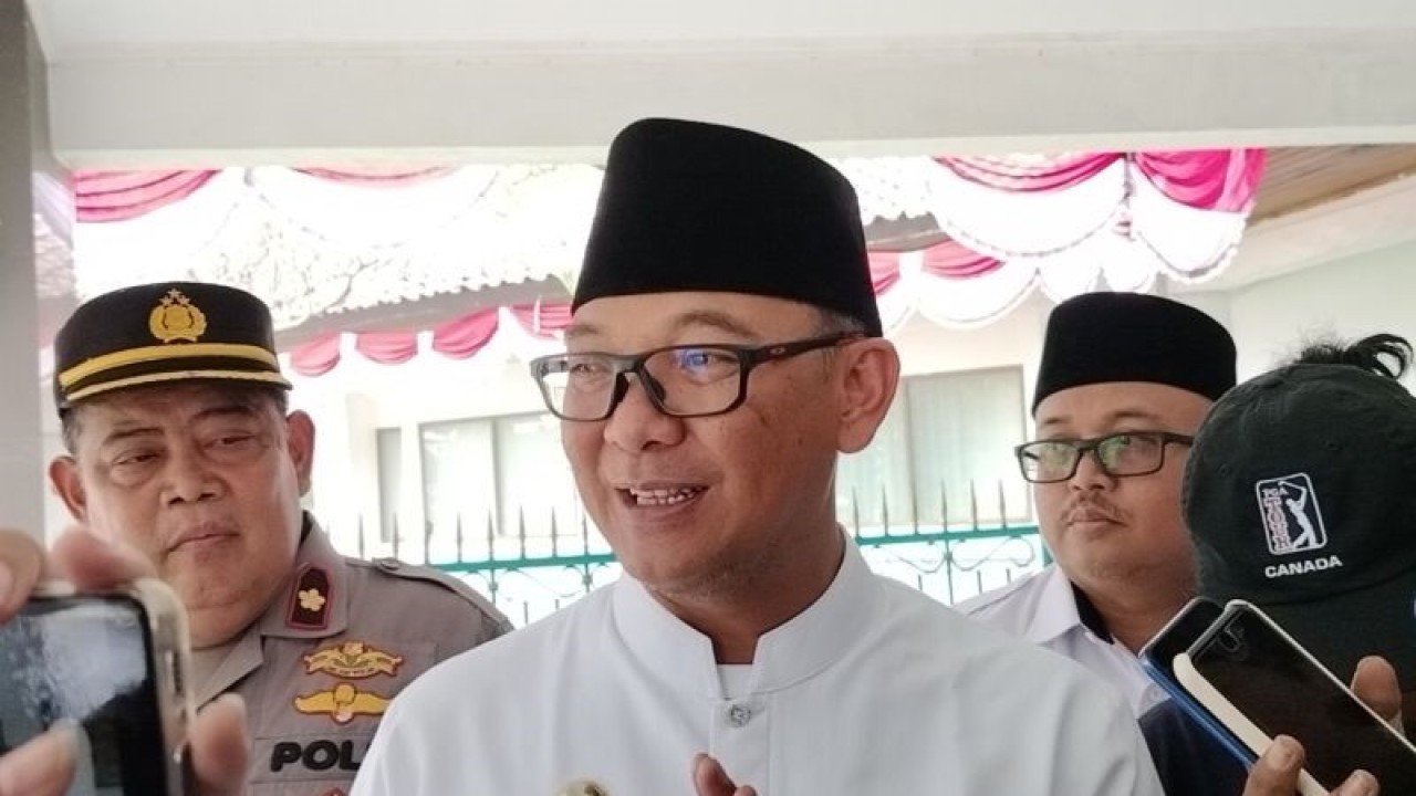 Pelaksana tugas (Plt) Bupati Bogor, Iwan Setiawan di Lapangan Tegar Beriman, Cibinong, Kabupaten Bogor, Jawa Barat, Rabu (24/5/2023). (ANTARA/M Fikri Setiawan)