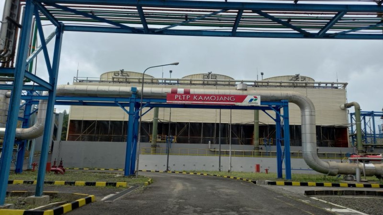 Pembangkit Listrik Tenaga Panasbumi (PLTP) Unit 5 di Garut, Jawa Barat yang dioperasikan PT Pertamina Geothermal Energi Tbk. ANTARA/Faisal Yunianto.