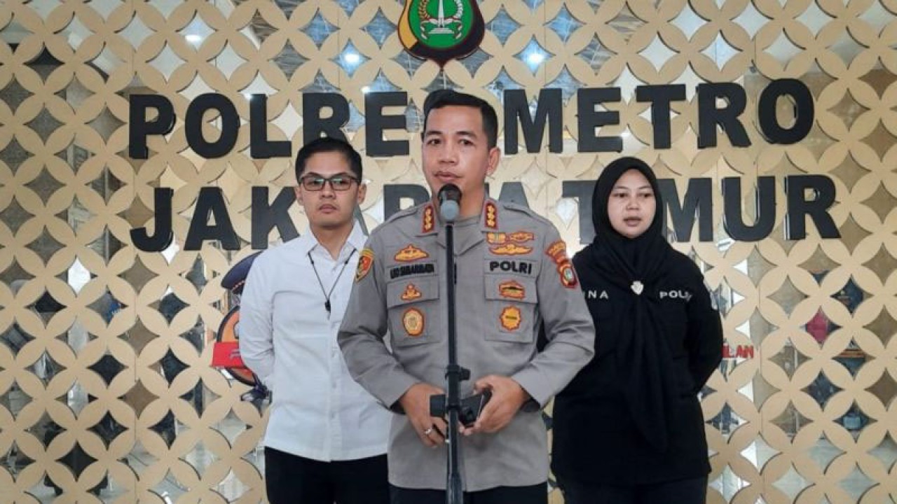 Kapolres Metro Jakarta Timur Kombes Pol Leonardus Simarmata saat jumpa pers di Mapolres Metro Jaktim, Jatinegara, Rabu (24/5/2023). ANTARA/Syaiful Hakim