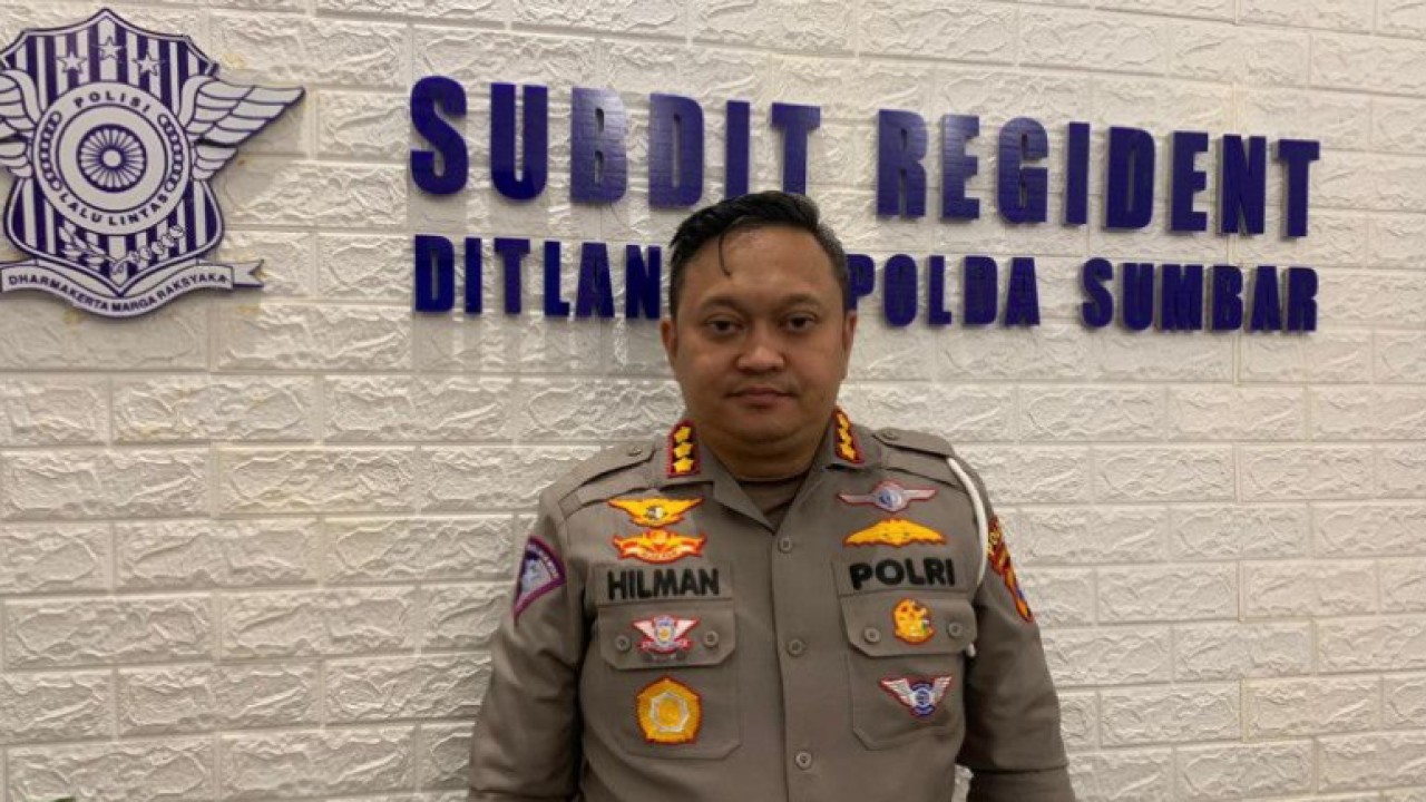 Direktur Lalu Lintas Polda Sumbar Kombes Pol Hilman Wijaya. ANTARA/Mario Sofia Nasution.
