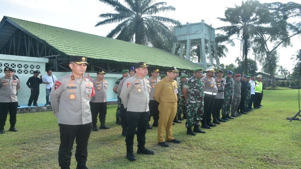 Kapolda Jambi Irjen Pol Rusdi Hartono mengikuti apel gabungan pengamanan kunker Presiden RI Joko Widodo ke Jambi, Senin (15/5/2023). (ANTARA/HO-Polda Jambi)