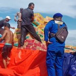 Polda Kalbar bantu evakuasi kapal tenggelam pembawa sembako-1684049516