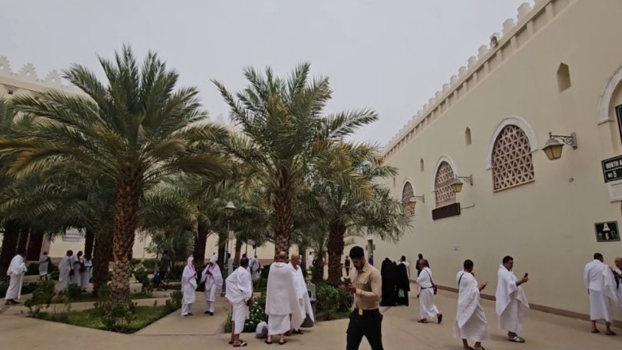 Potret area dalam Masjid Dzilhulaifah atau Bir Ali yang menjadi tempat miqat/niat jamaah Indonesia yang berada di Madinah sebelum memasuki Mekkah. ANTARA/Nur Istibsaroh
