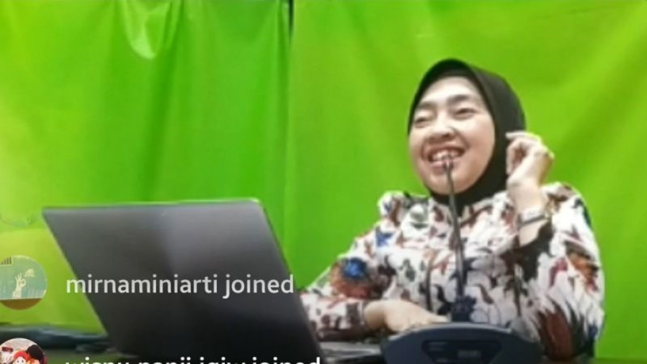 Praktisi kesehatan Dokter Spesialis Penyakit Dalam dr. R. Desy Nurhayati dalam diskusi terkait pencegahan sirosis hati yang diikuti secara daring di Jakarta, Jumat (12/5/2023). (ANTARA/Sean Filo Muhamad)