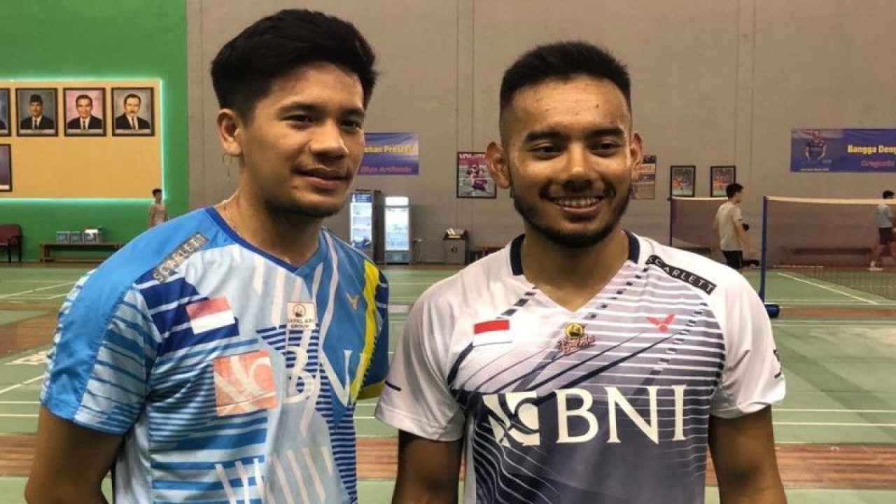 Ganda putra Pramudya Kusumawardana/Yeremia Erich Yoche Yacob Rambitan berhasrat menyabet medali emas dari ajang SEA Games 2023 Kamboja. Hal tersebut mereka utarakan setelah menjalani latihan di Pelatnas PBSI Cipayung, Jakarta Timur, Rabu (3/4). (ANTARA/Roy Rosa Bachtiar)