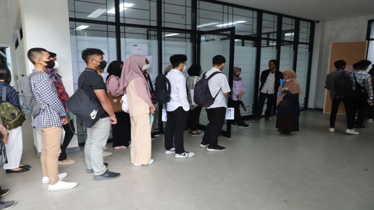 Proses UTBK yang berlangsung di Kampus ITB, Kota Bandung, Jawa Barat. (FOTO ANTARA/HO-ITB)