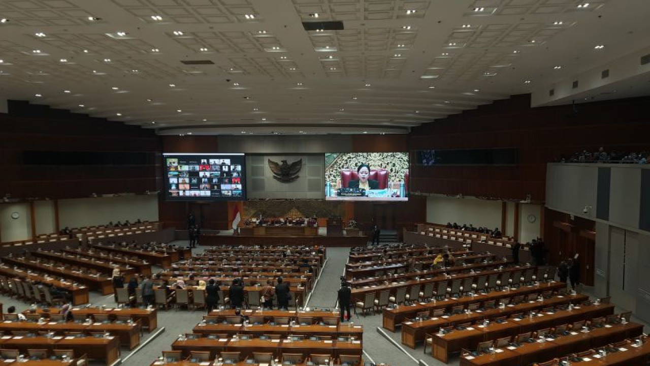 Ketua DPR RI Puan Maharani dalam Rapat Paripurna DPR RI Pembukaan Masa Persidangan V Tahun Sidang 2022-2023 di Gedung Nusantara II, Selasa (16/5/2023). (ANTARA/Narda Margaretha Sinambela)