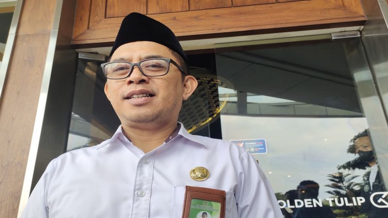 Kepala Kanwil Kemenag Lampung Puji Raharjo saat memberi keterangan. Bandarlampung, Senin (15/5/2023). ANTARA/Ruth Intan Sozometa Kanafi.