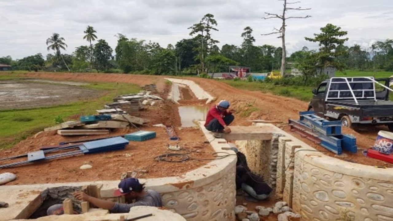 Kementerian Pekerjaan Umum dan Perumahan Rakyat (PUPR) melanjutkan Proyek Strategis Nasional (PSN) jaringan irigasi Baliase di Sulawesi Selatan dalam rangka peningkatan produktivitas pertanian. ANTARA/HO - Kementerian PUPR