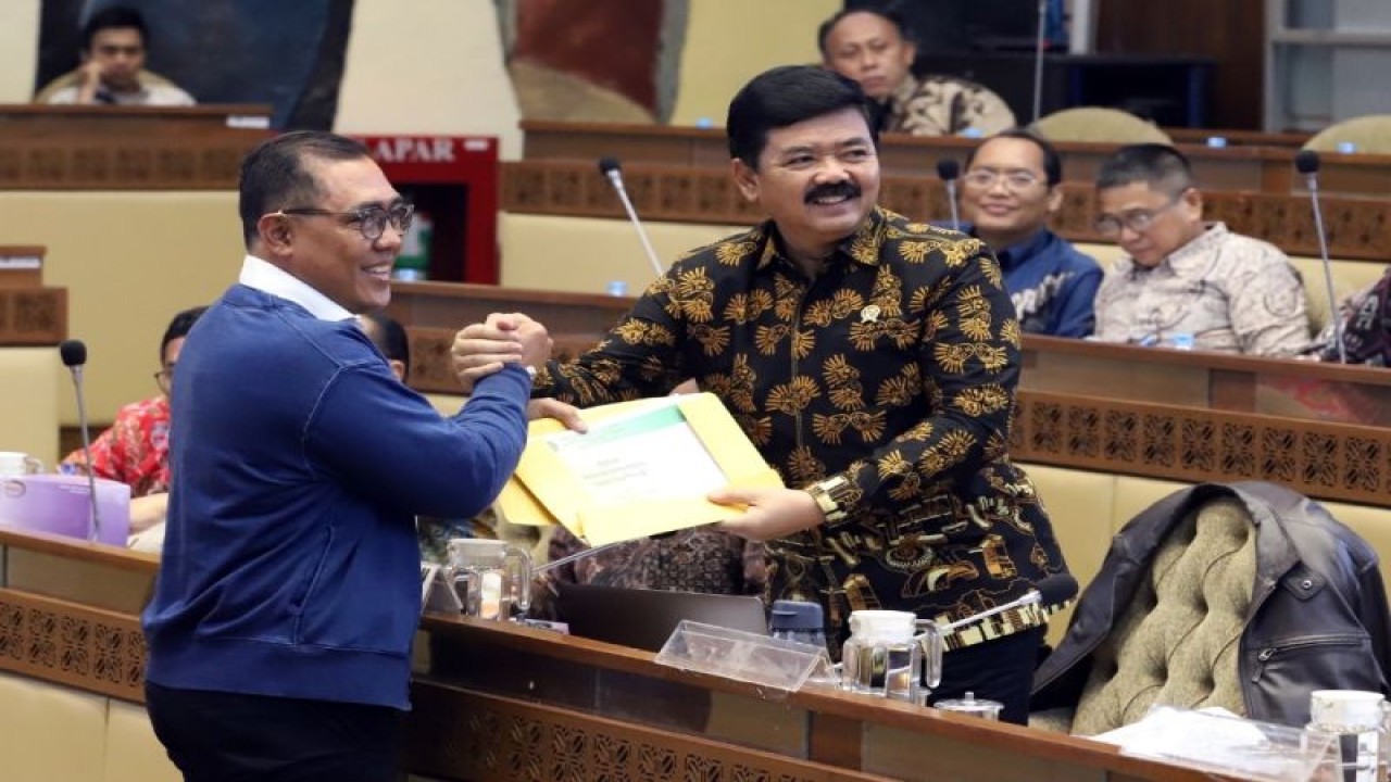 Menteri Agraria dan Tata Ruang/Kepala Badan Pertanahan Nasional (ATR/BPN) Hadi Tjahjanto usai menghadiri Rapat Kerja (Raker) bersama Komisi II Dewan Perwakilan Rakyat Republik Indonesia (DPR RI), pada Selasa (30/5/2023). (ANTARA/Ho/Kementerian ATR/BPN/dok.Pri)