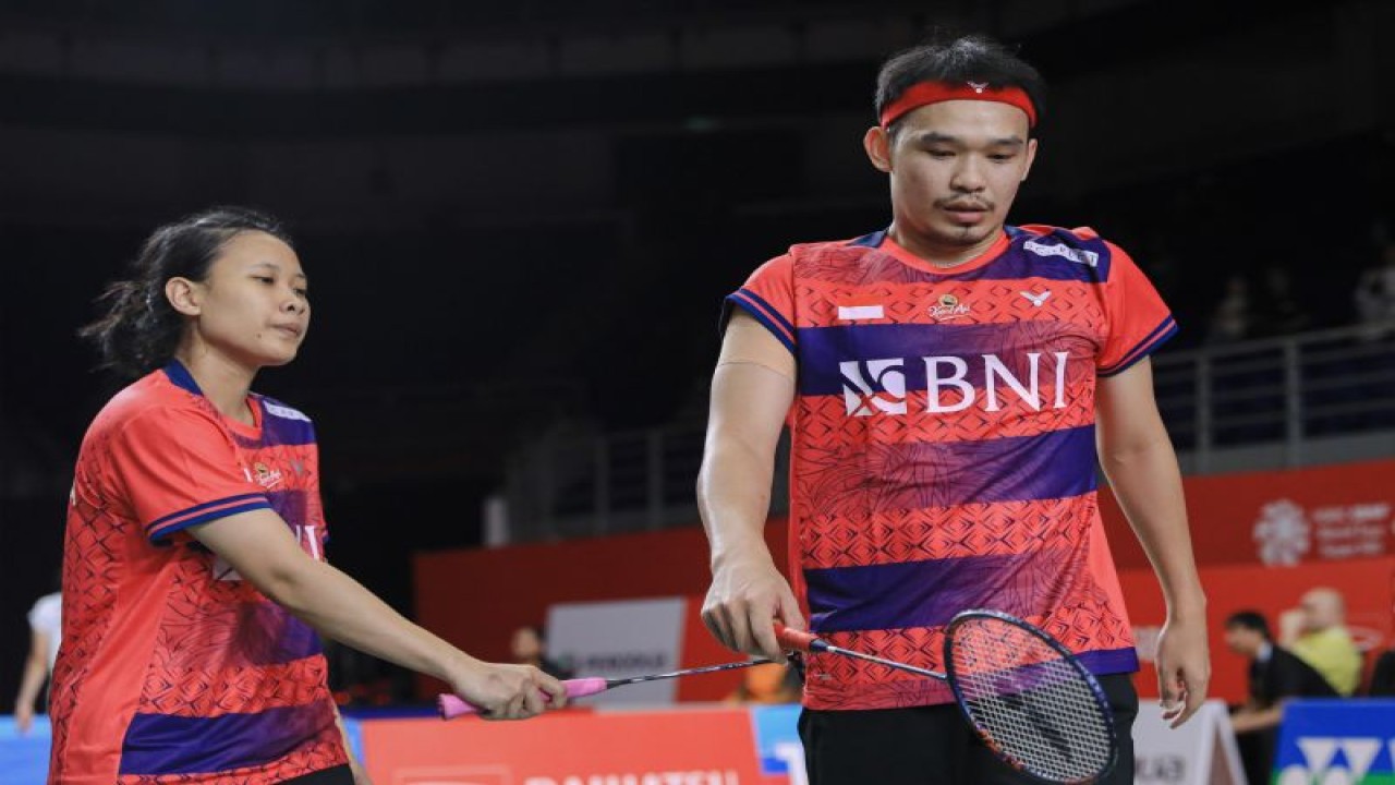 Langkah ganda campuran Indonesia Rinov Rivaldy/Pitha Haningtyas Mentari harus terhenti pada babak perempat final Malaysia Masters 2023 setelah dijegal unggulan ketiga Seo Seung Jae/Chae Yu Jung, Jumat. (ANTARA/HO-PP PBSI)