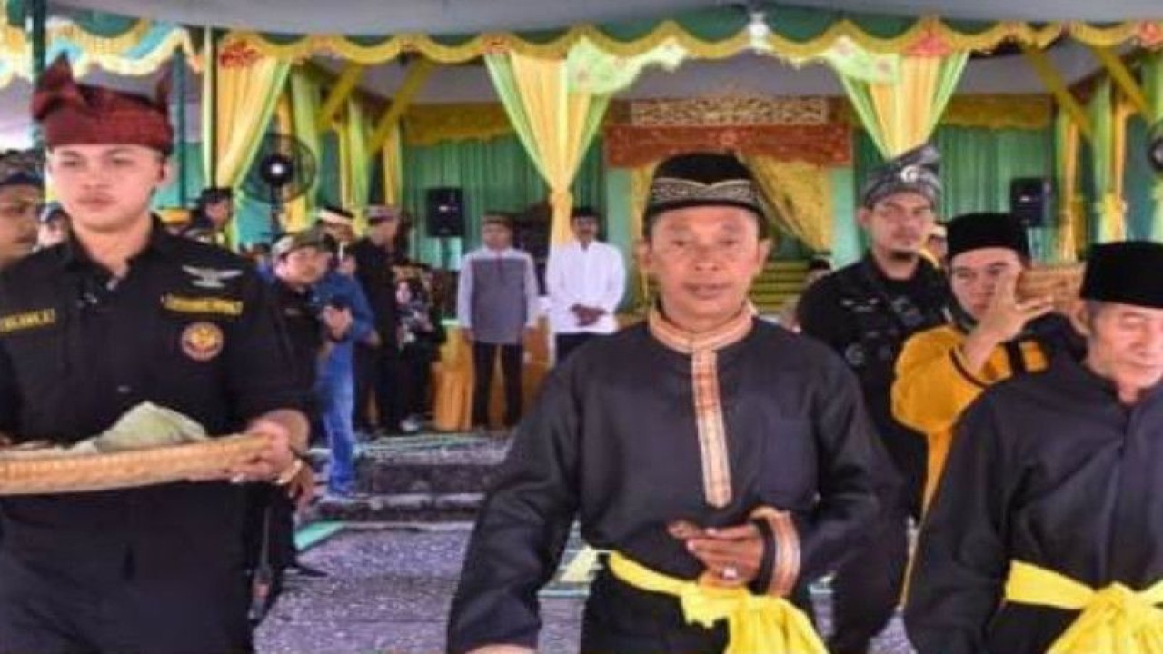 Ritual Umpan Benua dalam rangka peringatan hari jadi ke-661 Kota Sintang, Kabupaten Sintang Provinsi Kalimantan Barat. ANTARA/HO-Kominfo Sintang.