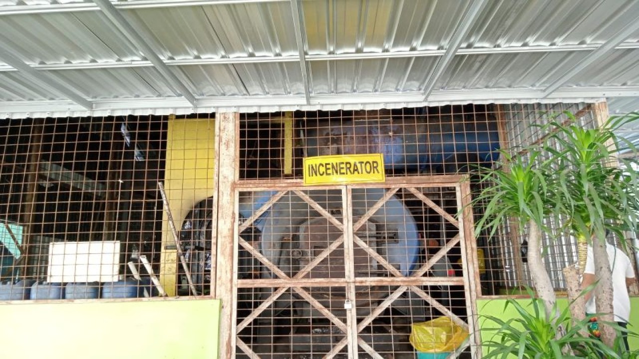 Mesin insinerator untuk mengolah limbah infeksius di Rumah Sakit Umum Daerah (RSUD) Kota Mataram, Provinsi Nusa Tenggara Barat. ANTARA/Nirkomala