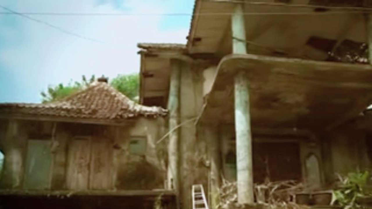 Rumah mewah dokter Wayan di Karawang yang viral di medsos. (ANTARA/Ali Khumaini)