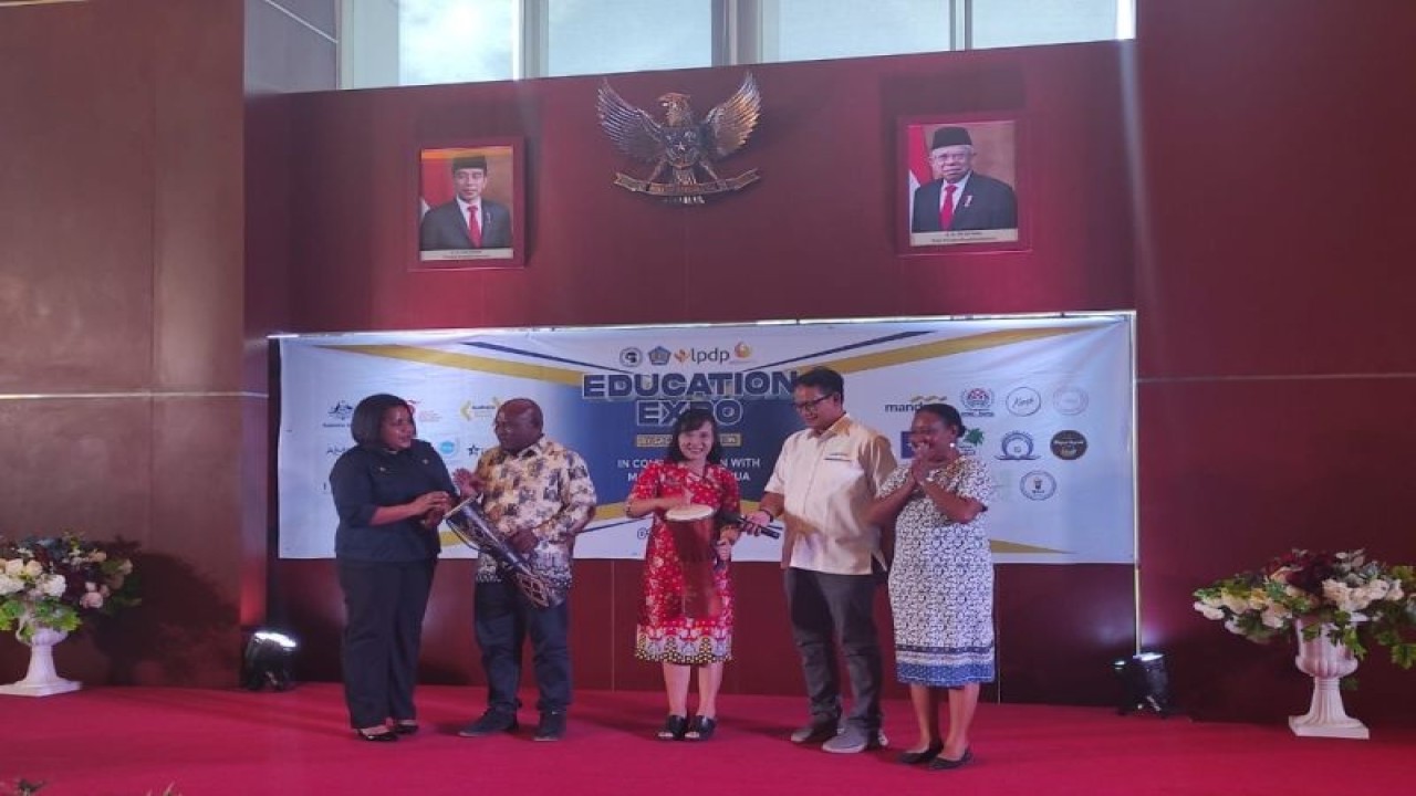 Pembukaan kegiatan pameran pendidikan di aula Gedung Keuangan Negara Kota Jayapura, Provisni Papua, Senin (1/5/2023). (FOTO ANTARA/ HO- Sagu Foundation)